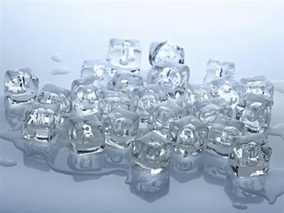 الجليد الجاف مقابل الجليد الطبيعي: ما هو الفرق؟